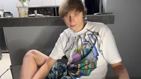 Snapshot of luxury_bob chatting on 02/24/26, 02:48 luxury_bob online show from 02/24/26, 02:48