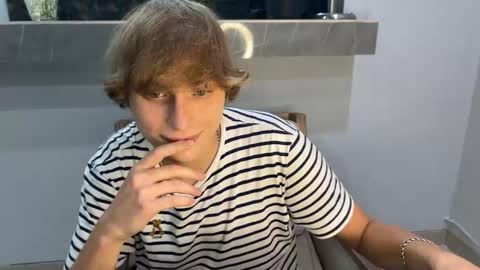 Snapshot of luxury_bob chatting on 03/06/26, 06:04 luxury_bob online show from 03/06/26, 06:04