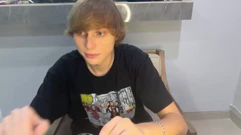 Snapshot of luxury_bob chatting on 03/10/26, 05:29 luxury_bob online show from 03/10/26, 05:29