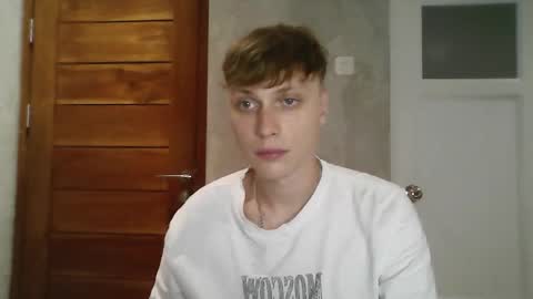 Snapshot of luxury_bob chatting on 03/26/26, 05:18 luxury_bob online show from 03/26/26, 05:18