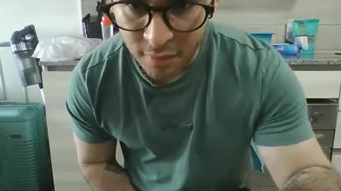 Snapshot of luzardol chatting on 10/11/25, 02:37 luzardol online show from 10/11/25, 02:37