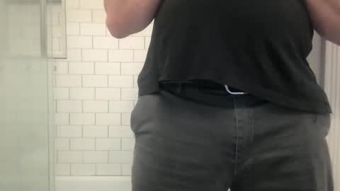 Snapshot of lvguynextdoor440656 chatting on 12/16/25, 01:32 lvguynextdoor440656 online show from 12/16/25, 01:32