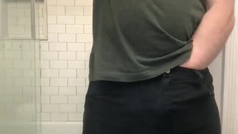 lvguynextdoor440656 online show from 05/05/26, 11:46