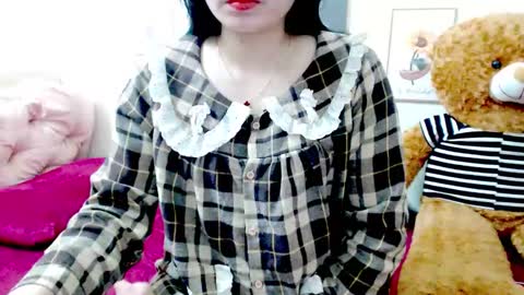 Snapshot of ly_ly2005 chatting on 12/16/25, 07:24 im mai online show from 12/16/25, 07:24