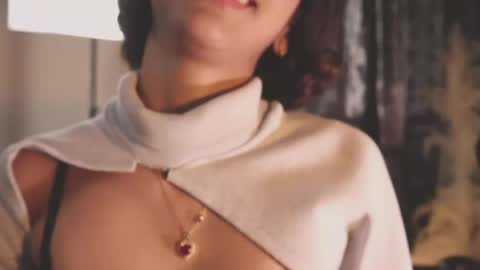 lyalee__ online show from 05/15/26, 08:16