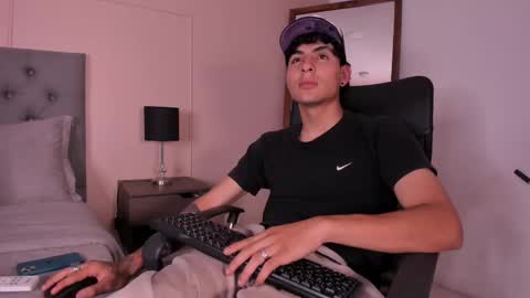 Snapshot of lyan_master_ chatting on 09/20/25, 07:59 Lyan online show from 09/20/25, 07:59