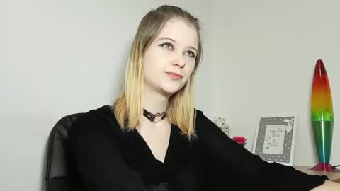 Snapshot of lydiasunny chatting on 09/17/25, 06:31 Lydia online show from 09/17/25, 06:31