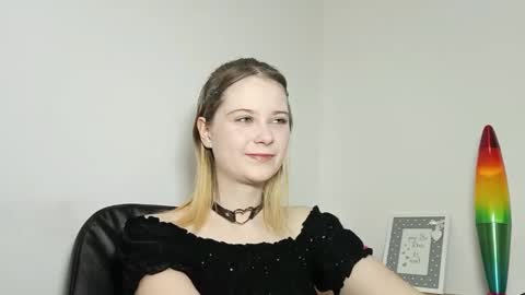 Snapshot of lydiasunny chatting on 09/25/25, 06:33 Lydia online show from 09/25/25, 06:33