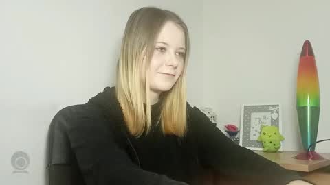 Snapshot of lydiasunny chatting on 11/06/25, 07:15 Lydia online show from 11/06/25, 07:15