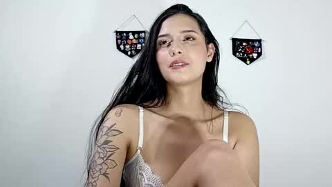 lyla online show from 11/17/25, 03:23