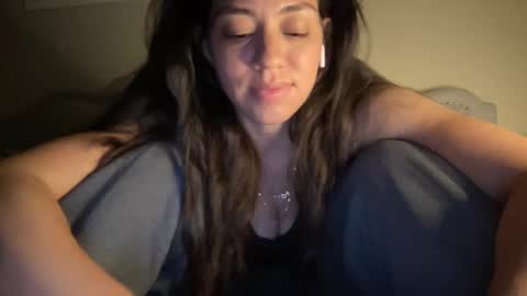 Snapshot of lylajades chatting on 01/09/25, 06:27 Olivia online show from 01/09/25, 06:27