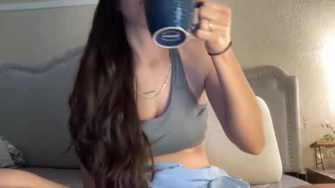 Snapshot of lylajades chatting on 02/23/25, 05:18 Olivia online show from 02/23/25, 05:18