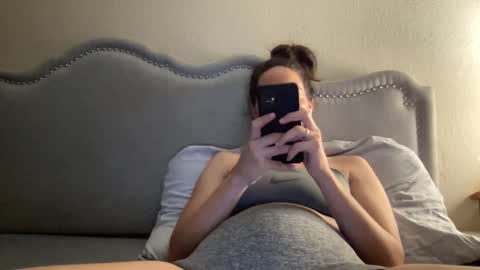 Snapshot of lylajades chatting on 09/19/25, 02:57 Olivia online show from 09/19/25, 02:57