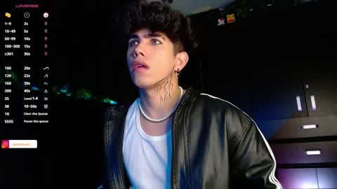 Lyle Bennett Freelance Model online show from 12/19/24, 11:50