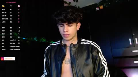 Lyle Bennett Freelance Model online show from 12/19/24, 02:57