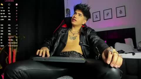 Lyle Bennett Freelance Model online show from 07/12/26, 02:41
