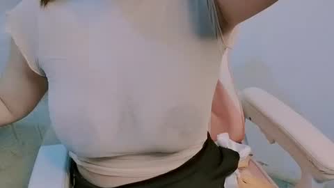 Snapshot of lylikixi chatting on 07/05/26, 01:23 lylikixi online show from 07/05/26, 01:23
