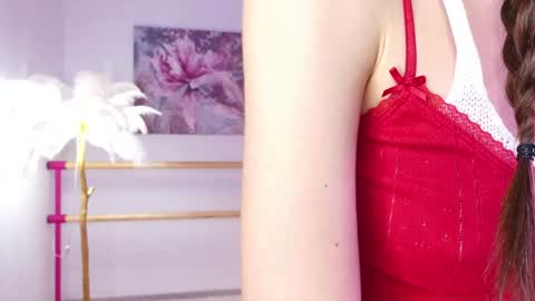 Snapshot of lyly_loveyou chatting on 01/18/25, 05:41 Lyly online show from 01/18/25, 05:41