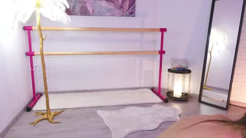 Snapshot of lyly_loveyou chatting on 01/18/25, 08:52 Lyly online show from 01/18/25, 08:52