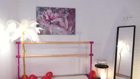 Snapshot of lyly_loveyou chatting on 02/11/25, 05:37 Lyly online show from 02/11/25, 05:37
