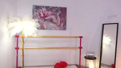Snapshot of lyly_loveyou chatting on 02/14/25, 05:41 Lyly online show from 02/14/25, 05:41
