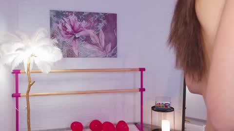 Snapshot of lyly_loveyou chatting on 02/21/25, 05:35 Lyly online show from 02/21/25, 05:35