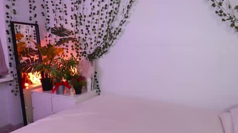 Snapshot of lyly_loveyou chatting on 02/28/25, 05:37 Lyly online show from 02/28/25, 05:37