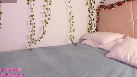 Snapshot of lyly_loveyou chatting on 10/09/25, 05:49 Lyly online show from 10/09/25, 05:49