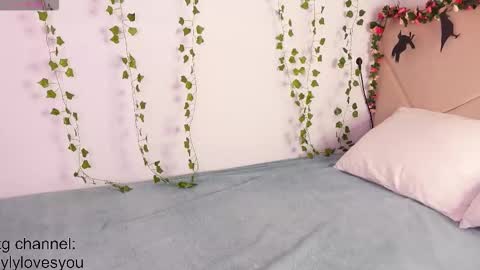 Snapshot of lyly_loveyou chatting on 10/20/25, 05:41 Lyly online show from 10/20/25, 05:41