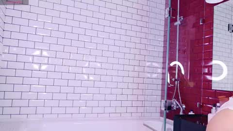 Snapshot of lyly_loveyou chatting on 02/21/26, 01:23 Lyly online show from 02/21/26, 01:23