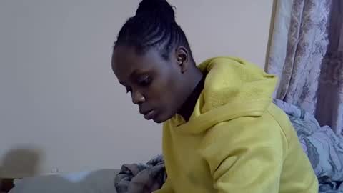 lyn_anna online show from 10/11/25, 07:34