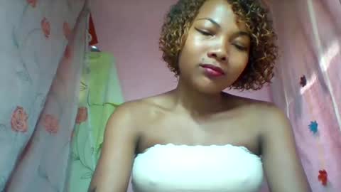 Snapshot of lyndah19 chatting on 02/06/26, 07:34 lyndah19 online show from 02/06/26, 07:34