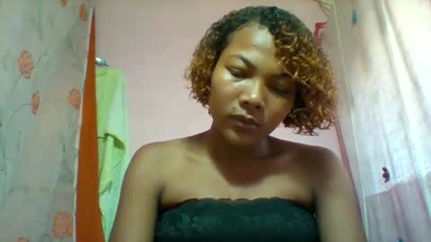 Snapshot of lyndah19 chatting on 02/18/26, 07:37 lyndah19 online show from 02/18/26, 07:37