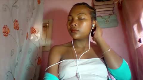 Snapshot of lyndah19 chatting on 03/11/26, 07:03 lyndah19 online show from 03/11/26, 07:03