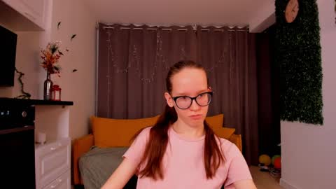 Sara online show from 01/28/25, 01:29