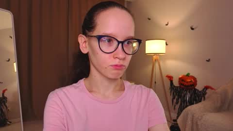 Sara online show from 11/30/25, 04:11