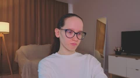 Sara online show from 06/06/26, 04:23