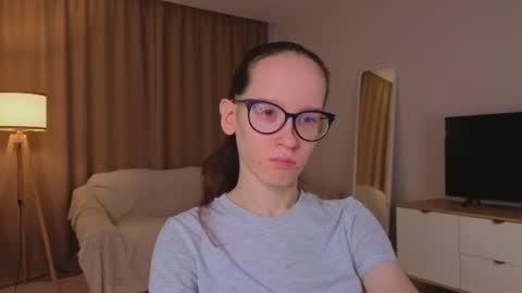 Sara online show from 06/17/26, 04:08