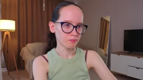 Snapshot of lynettebails chatting on 07/02/26, 04:13 Sara online show from 07/02/26, 04:13