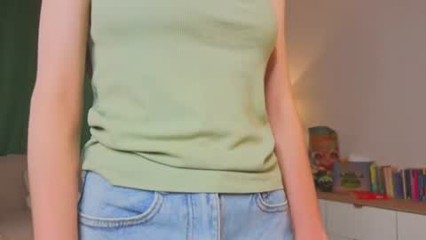 Snapshot of lynettebails chatting on 07/14/26, 02:05 Sara online show from 07/14/26, 02:05