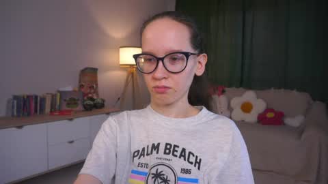 Snapshot of lynettebails chatting on 07/19/26, 04:11 Sara online show from 07/19/26, 04:11