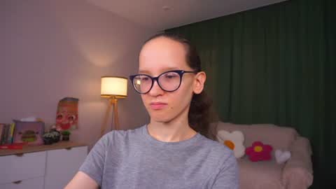 Snapshot of lynettebails chatting on 07/31/26, 04:17 Sara online show from 07/31/26, 04:17