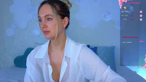 Lana online show from 11/04/25, 02:10