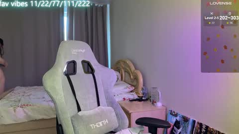 Snapshot of lynne_dawson chatting on 10/02/25, 10:00 lynne_dawson online show from 10/02/25, 10:00