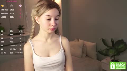 Snapshot of lynngroves chatting on 09/14/25, 02:16 Lola online show from 09/14/25, 02:16