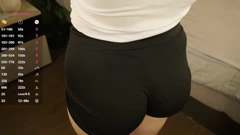 Snapshot of lynngroves chatting on 10/27/25, 05:22 Lola online show from 10/27/25, 05:22