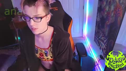 Snapshot of lynxanarres chatting on 09/14/25, 04:22 Lynx Anarres online show from 09/14/25, 04:22
