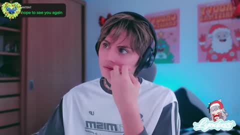 Snapshot of lyodass chatting on 12/12/24, 08:43 Lyodass online show from 12/12/24, 08:43