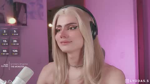 Snapshot of lyodass chatting on 09/16/25, 12:22 Lyodass online show from 09/16/25, 12:22