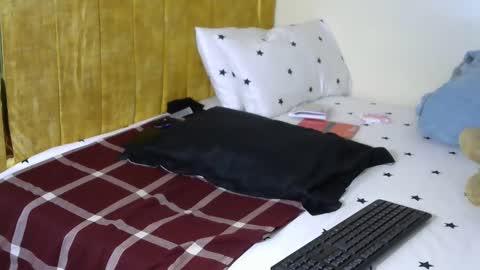 Snapshot of lyra102 chatting on 09/16/25, 09:21 Lyra online show from 09/16/25, 09:21